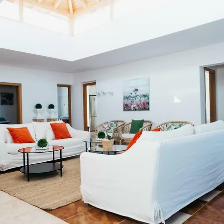Eco White With Climatized Pool 빌라 *